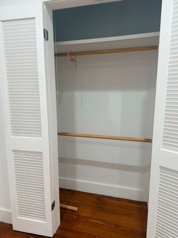 Great 1 Bed Room - Photo 3 of 10