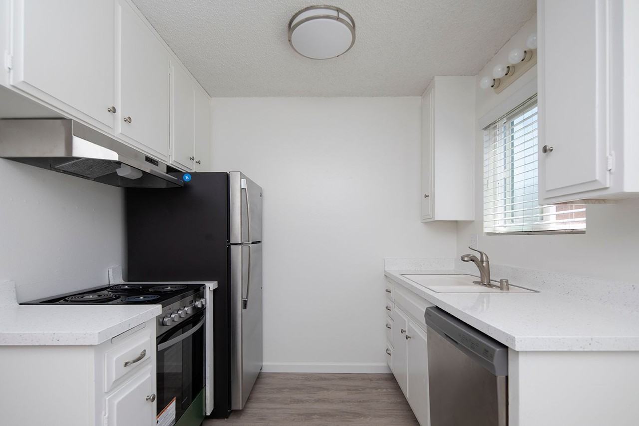 3860 Haines St - Photo 6 of 13