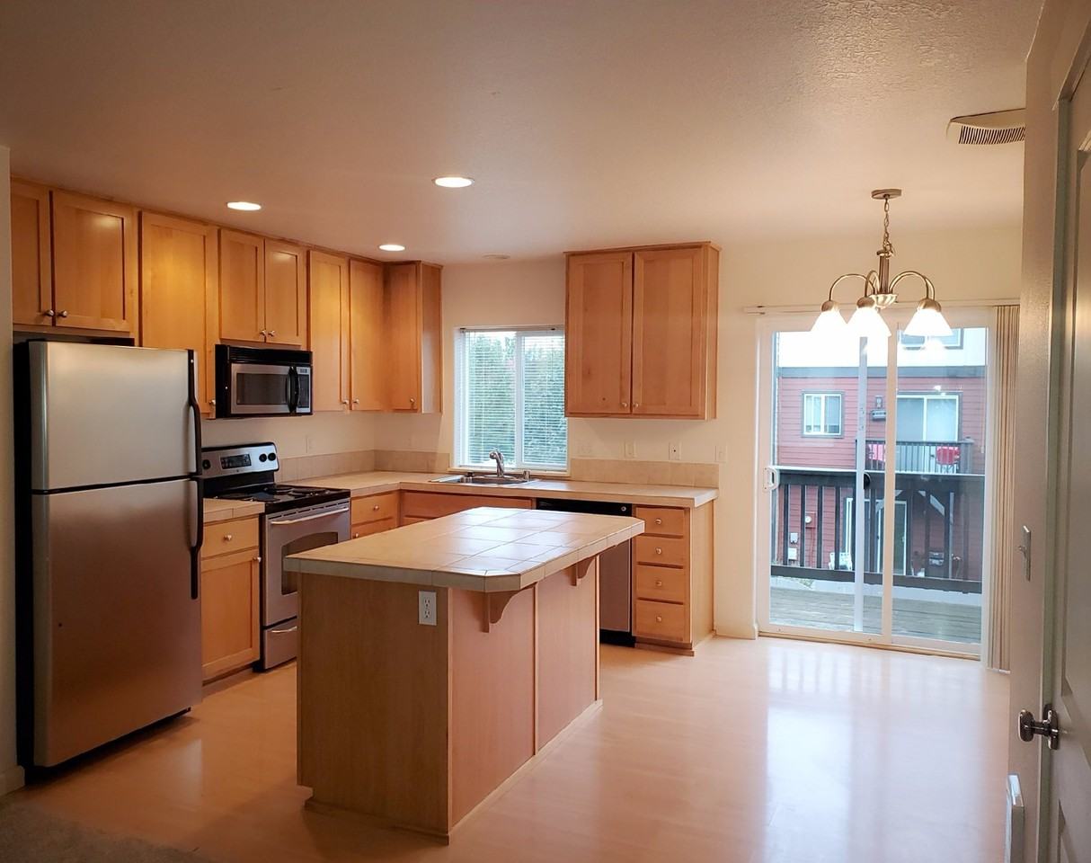 6021 Ne 34th St - Photo 4 of 14