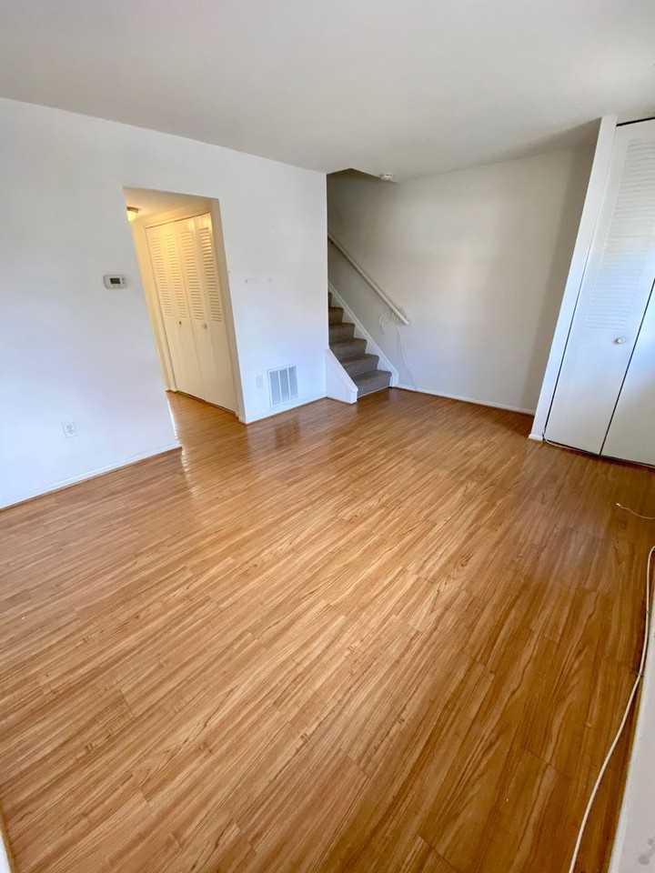 2 Heritage Ct - Photo 2 of 12