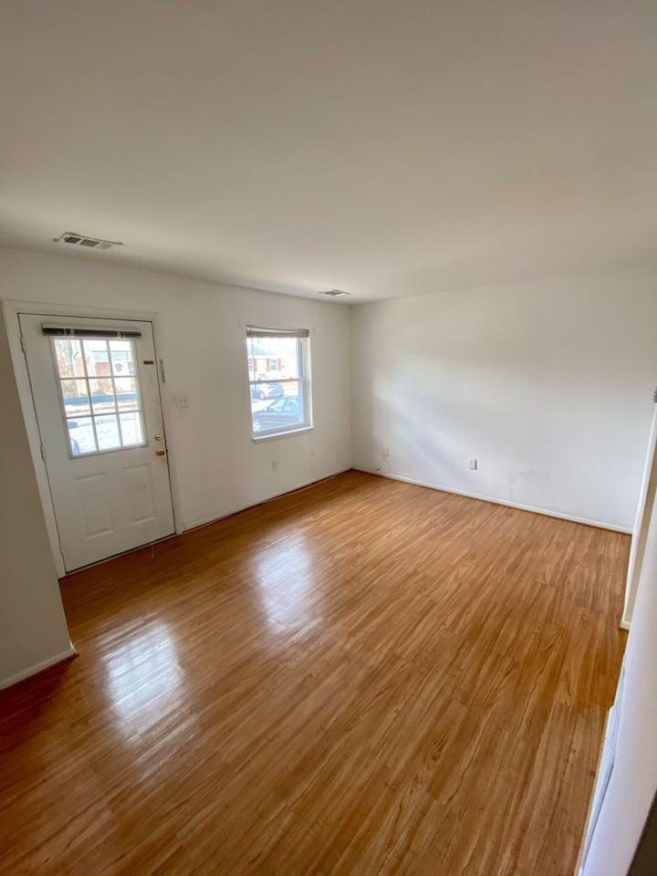 2 Heritage Ct - Photo 3 of 12