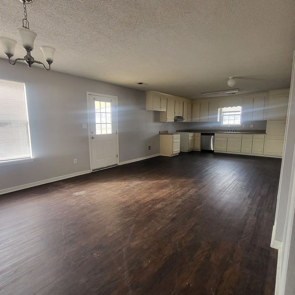 639 Ed Beckham Rd - Photo 3 of 17