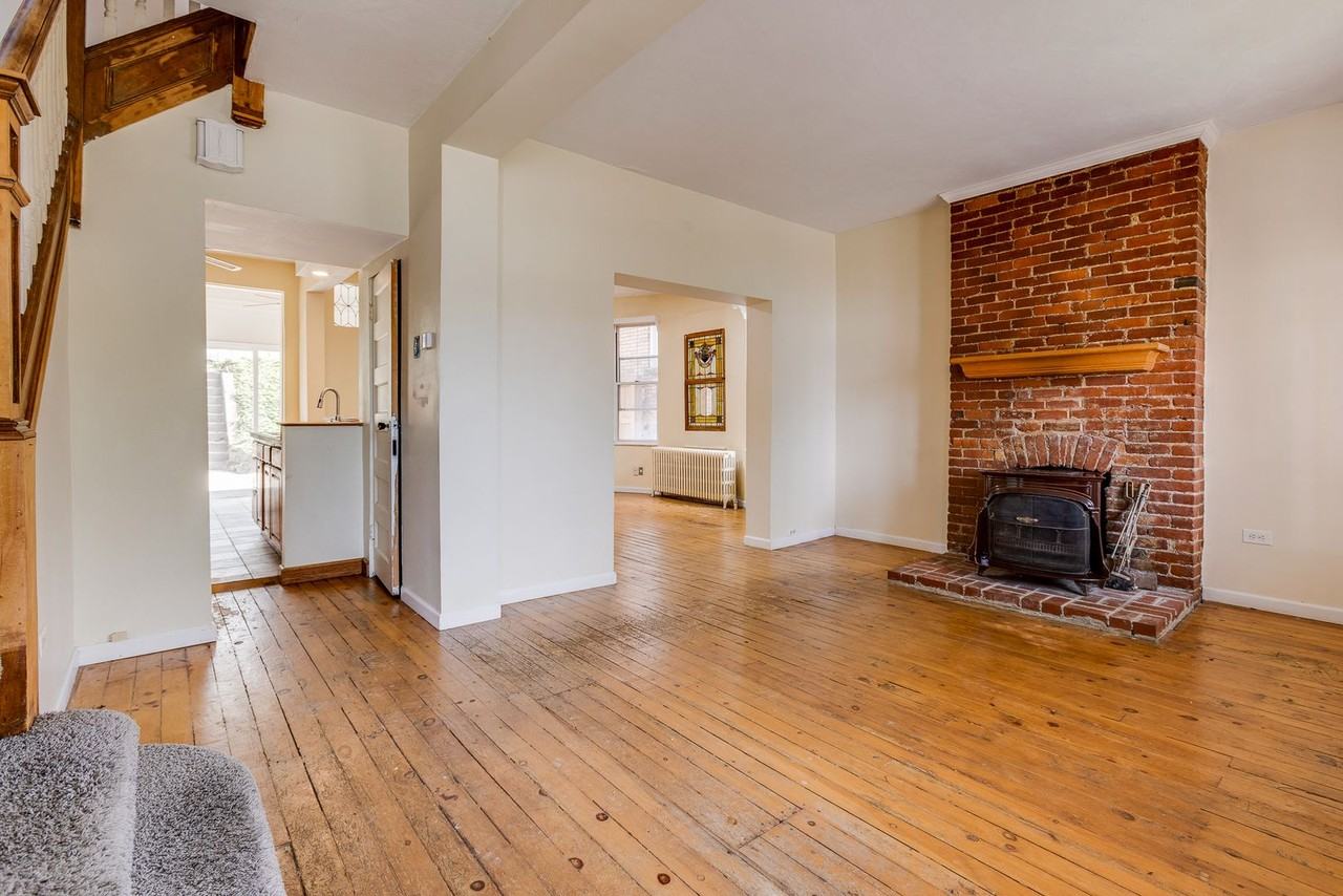 325 Alice St - Photo 3 of 47