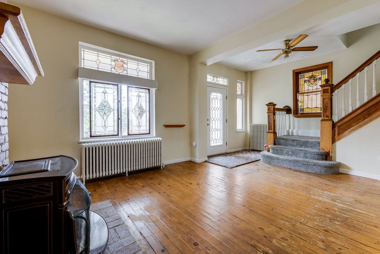 325 Alice St - Photo 5 of 47