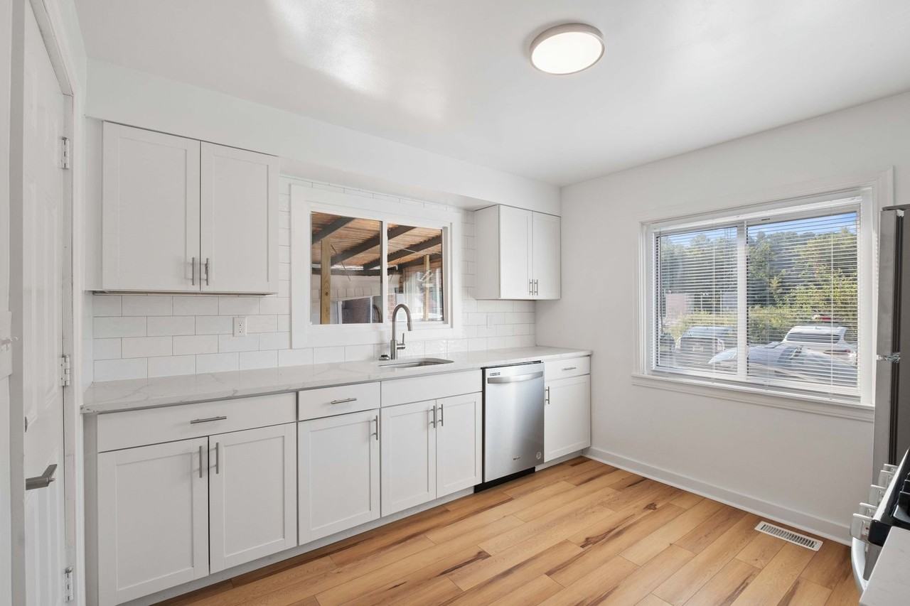 206 Short Canal St - Photo 2 of 27