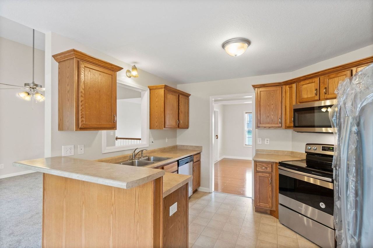 3410 Quicksilver Ln - Photo 5 of 35