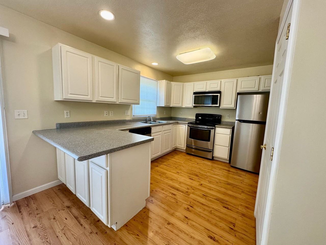 232 Donna Ave - Photo 7 of 15