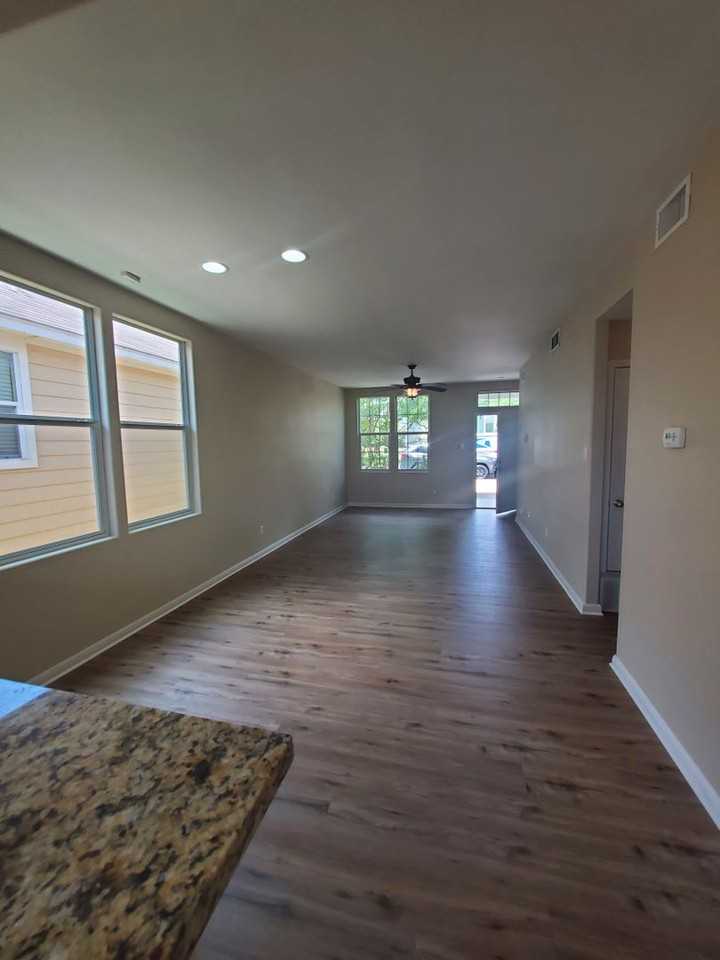 435 Mcgarity - Photo 5 of 19