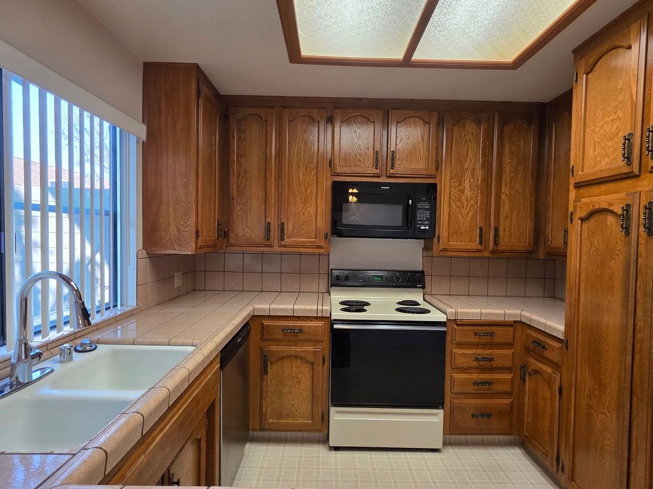 6901 Courtside Cir #3 - Photo 7 of 22