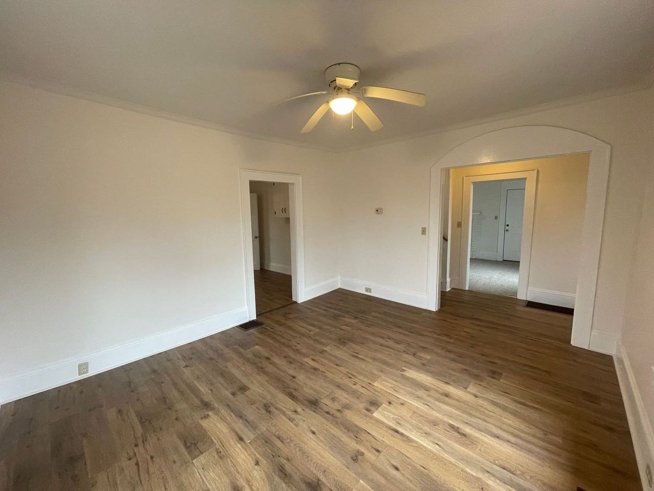 1521 Kings Rd - Photo 4 of 29