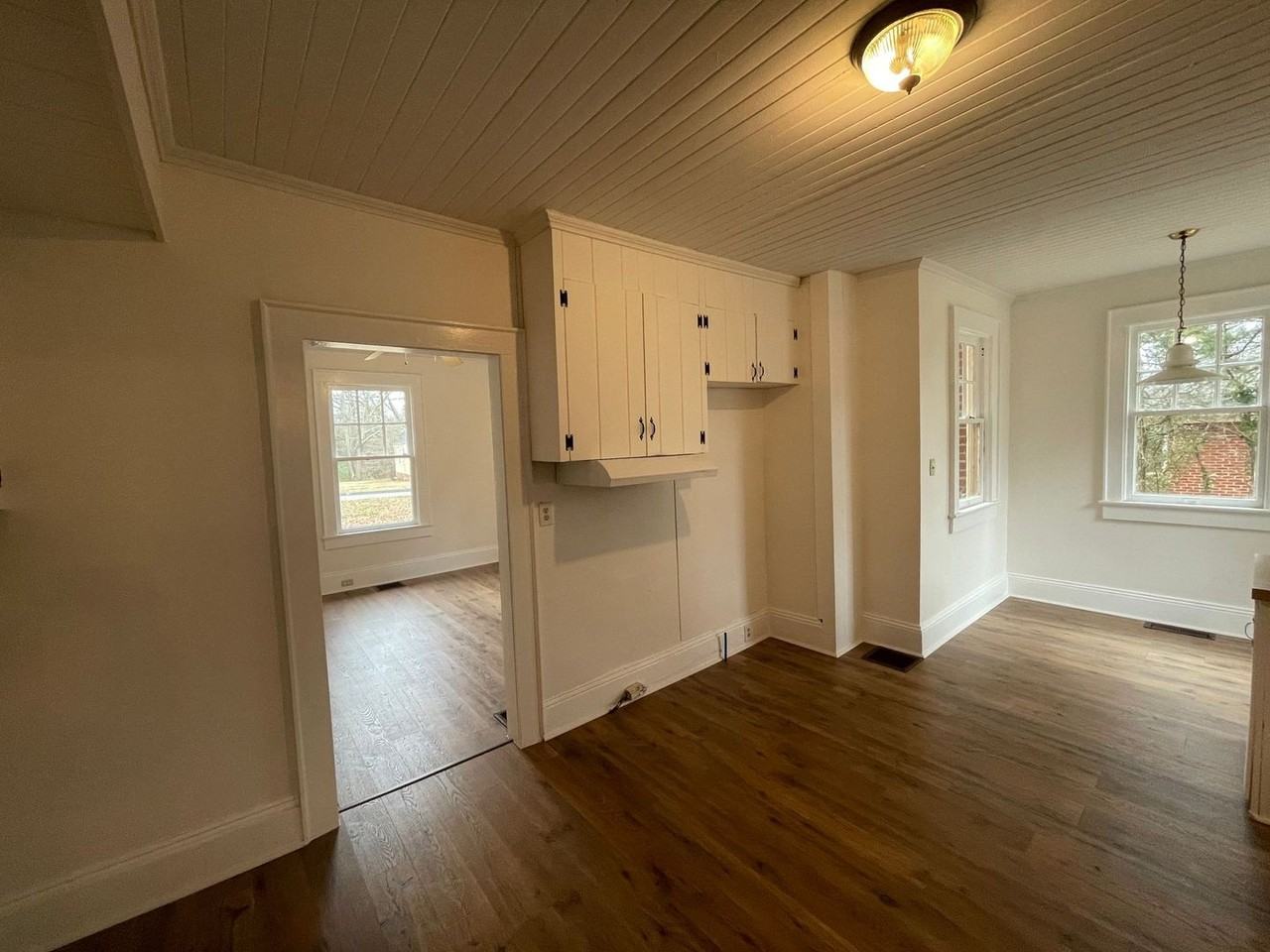 1521 Kings Rd - Photo 6 of 29