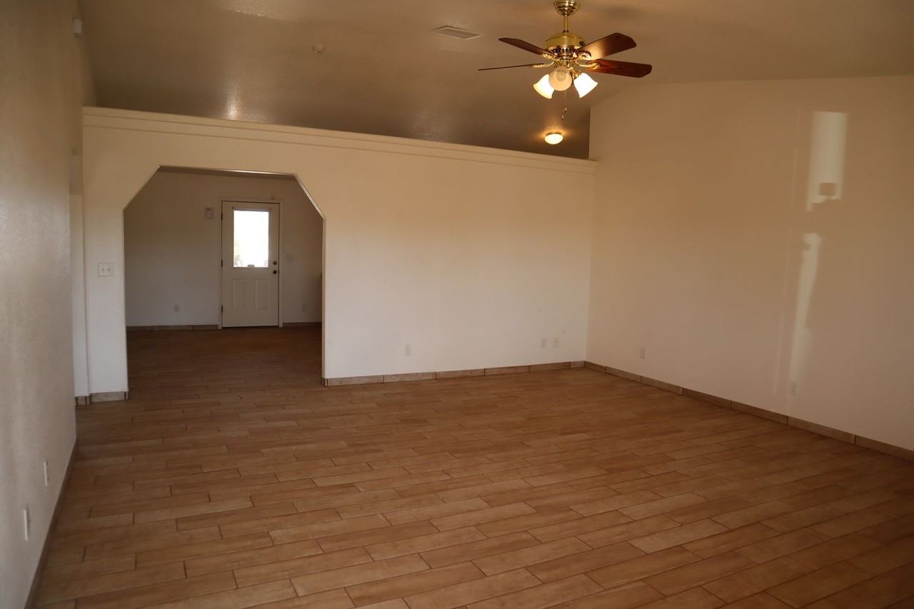 104 Tomahawk Dr - Photo 2 of 42