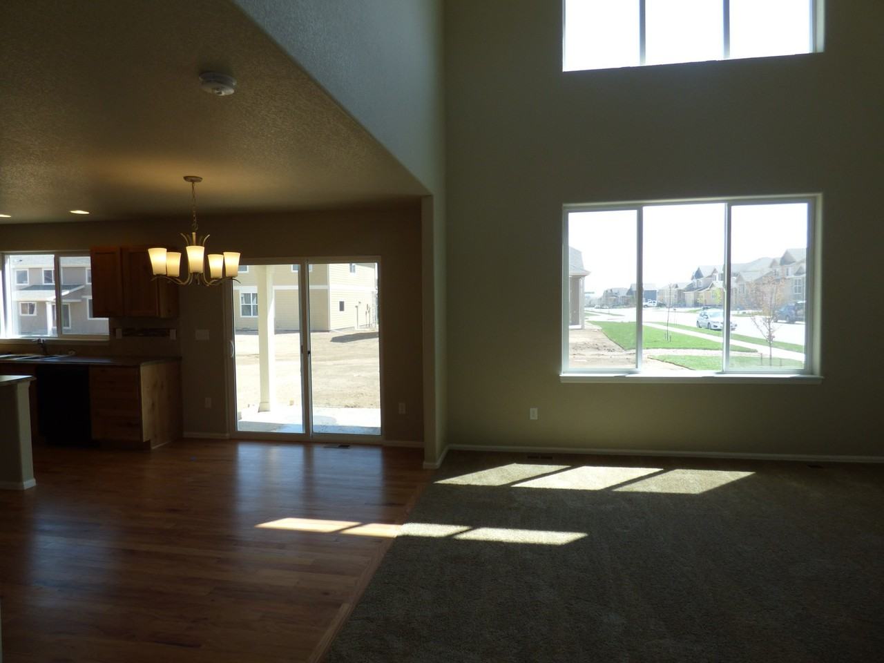 1529 Heirloom Dr - Photo 4 of 20