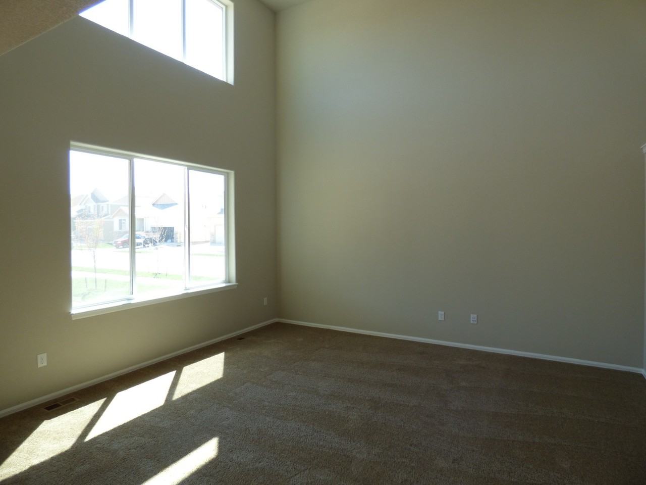 1529 Heirloom Dr - Photo 6 of 20