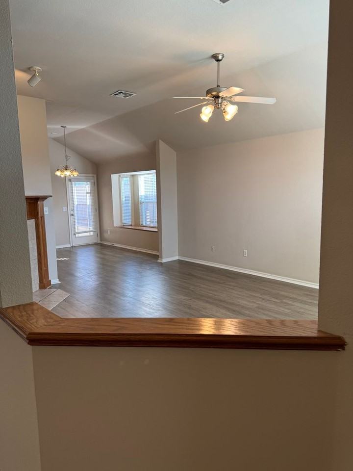 4420 Applegate Dr - Photo 3 of 25