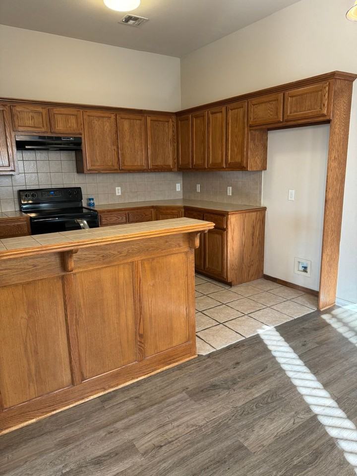 4420 Applegate Dr - Photo 7 of 25