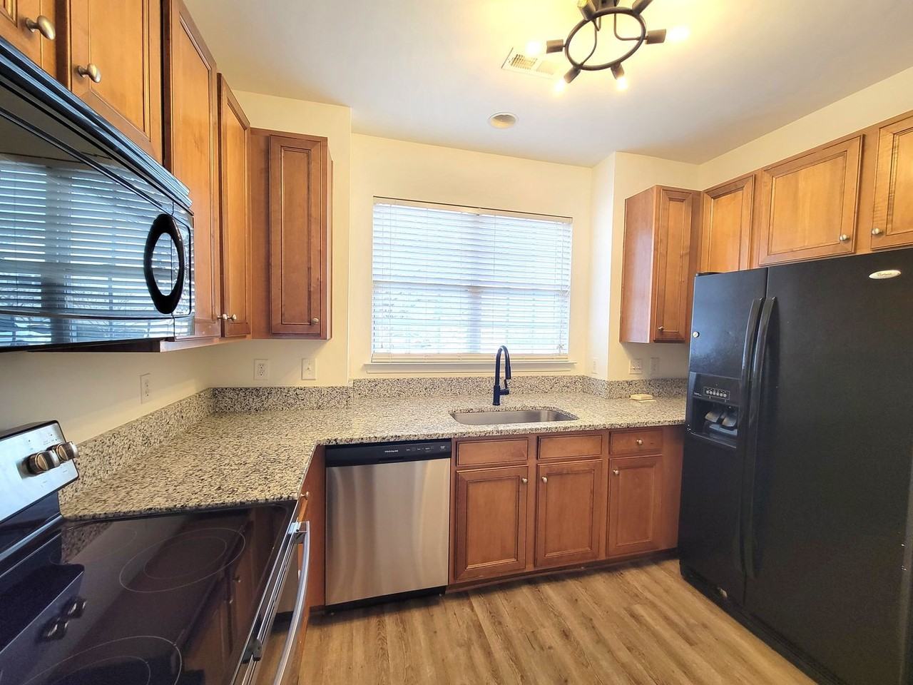 1081 Woodglen Ln - Photo 7 of 19