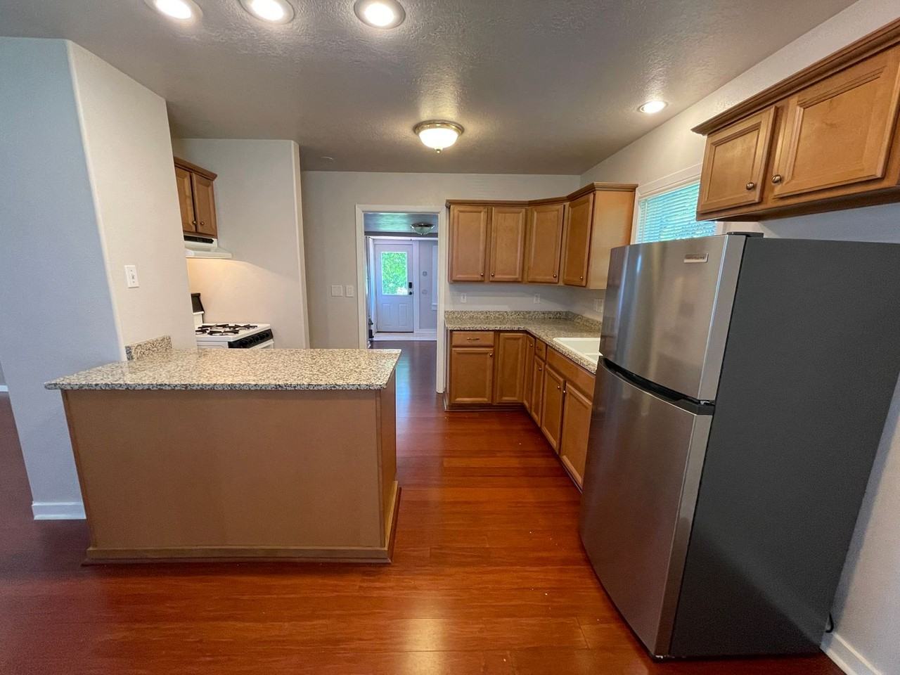 6341 Se 62nd Ave - Photo 4 of 28