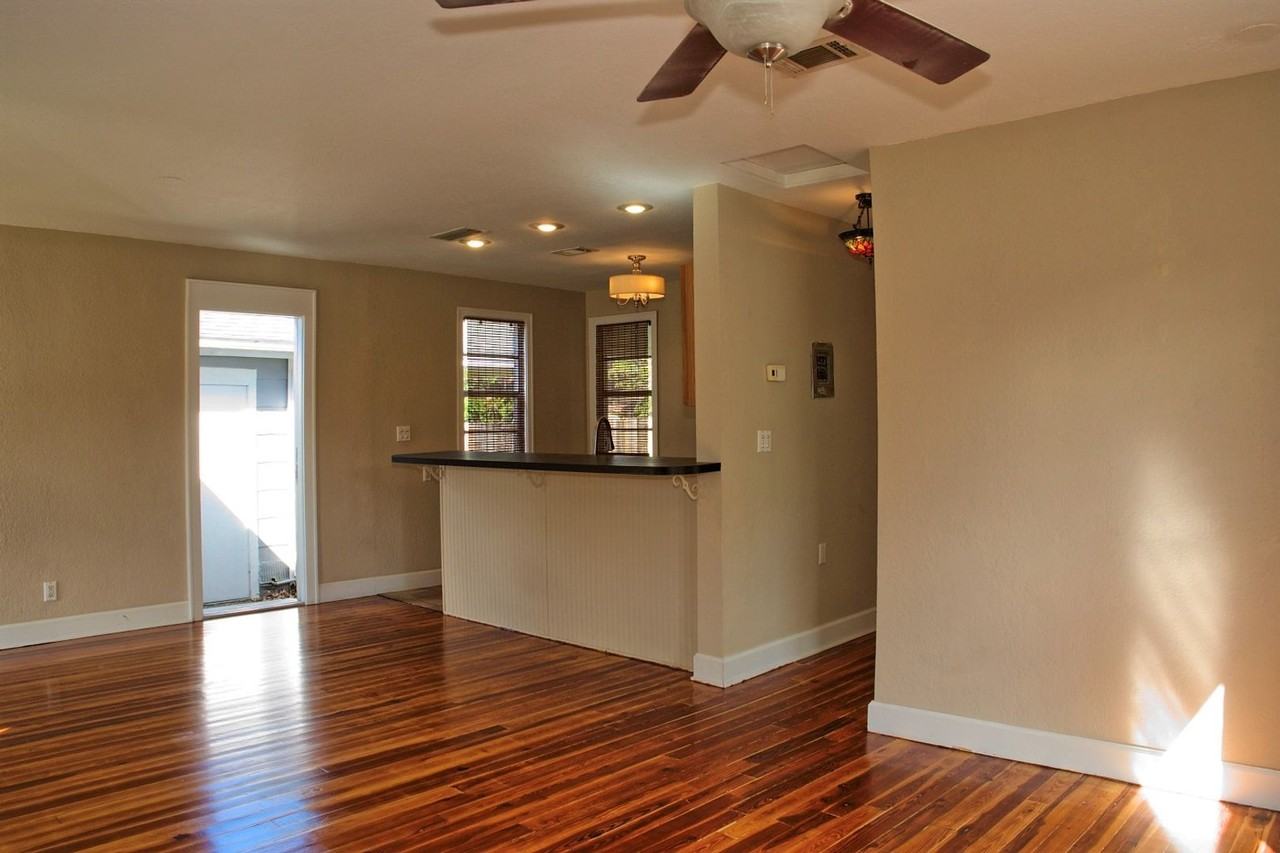 1315 E Marks St - Photo 5 of 26