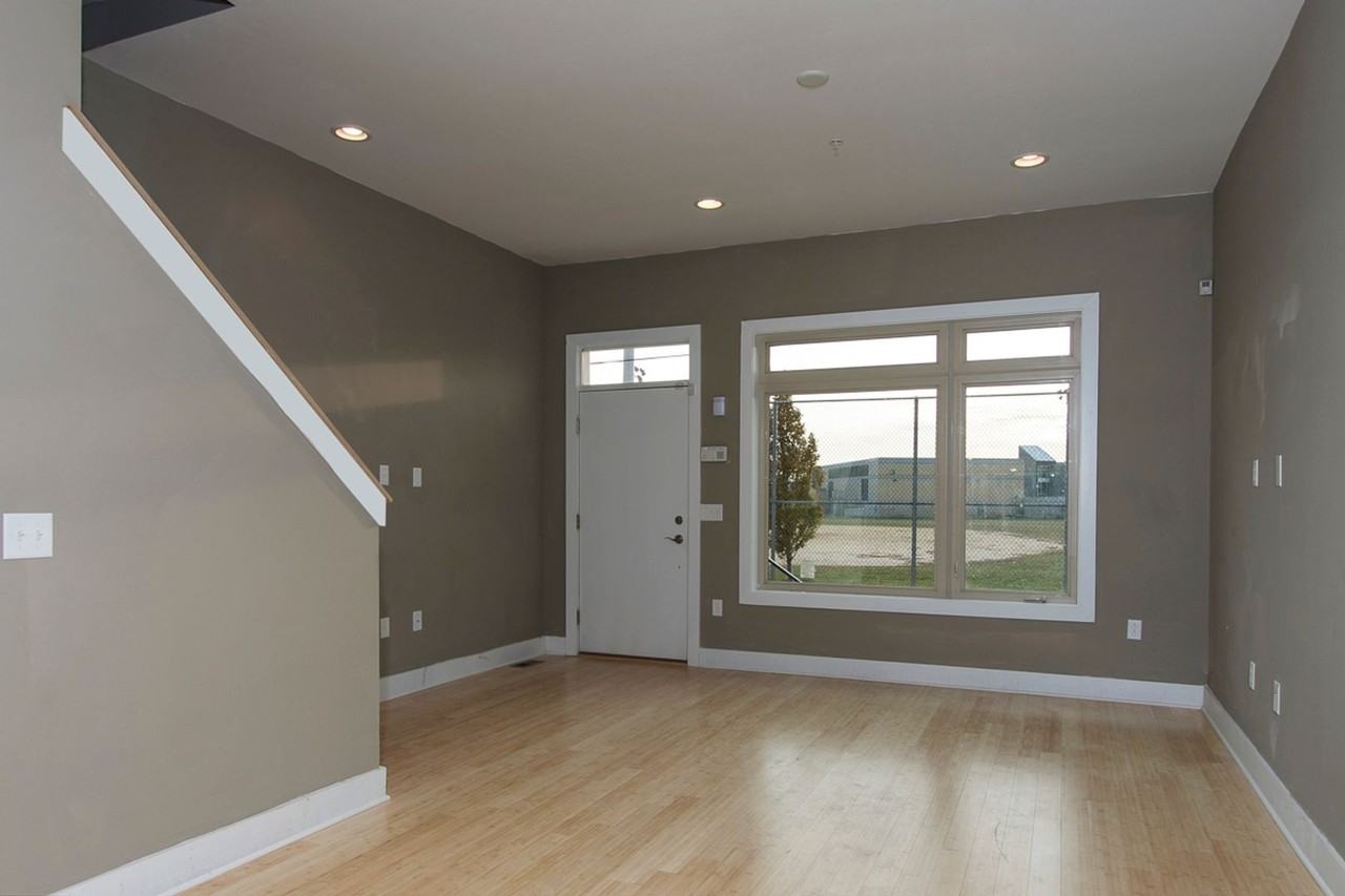 554 E Hewson St - Photo 2 of 6