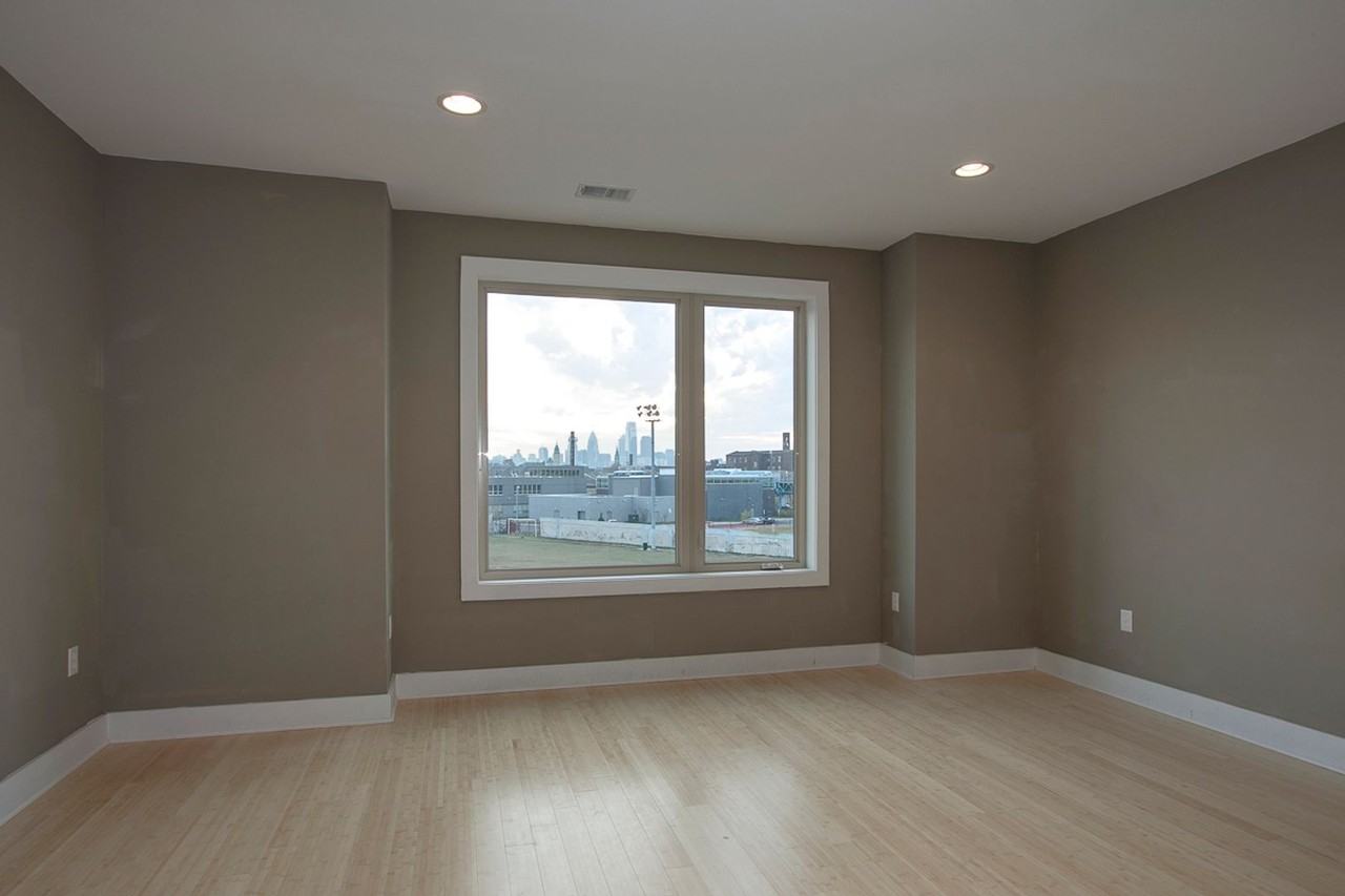 554 E Hewson St - Photo 5 of 6