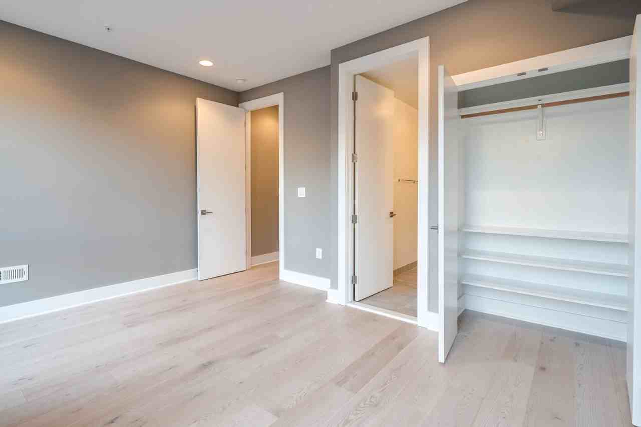 740 S Columbus Blvd - Photo 4 of 16