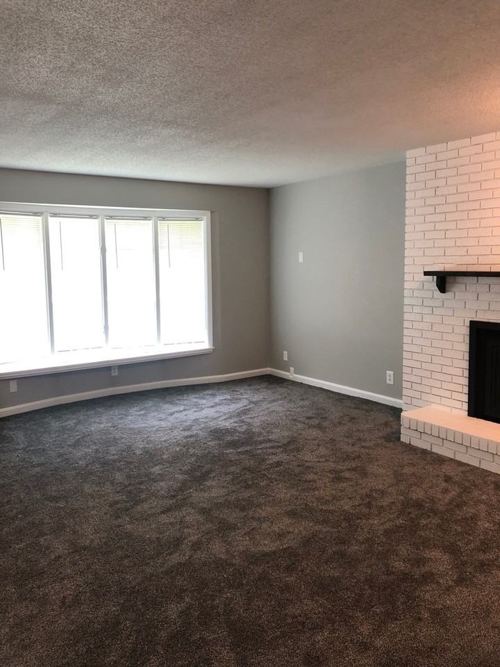 11020 W River Rd - Photo 2 of 24