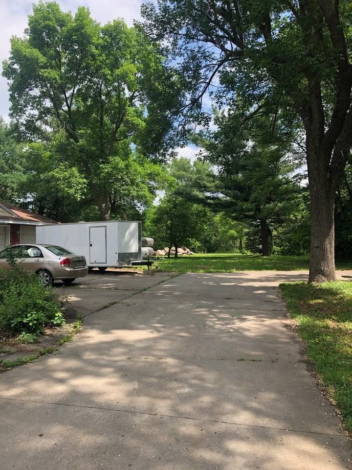 11020 W River Rd - Photo 3 of 24