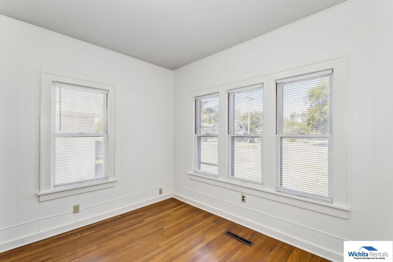 2315 W Maple St - Photo 4 of 14