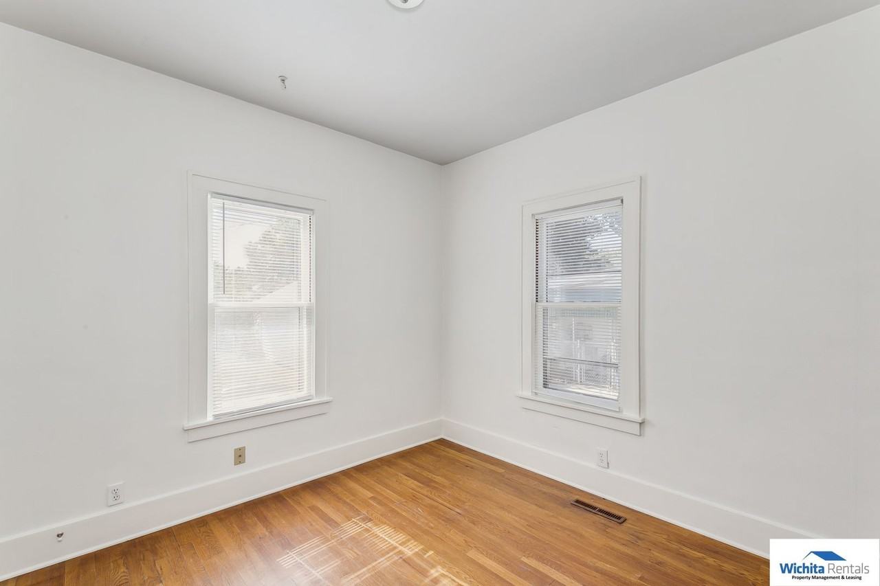 2315 W Maple St - Photo 5 of 14