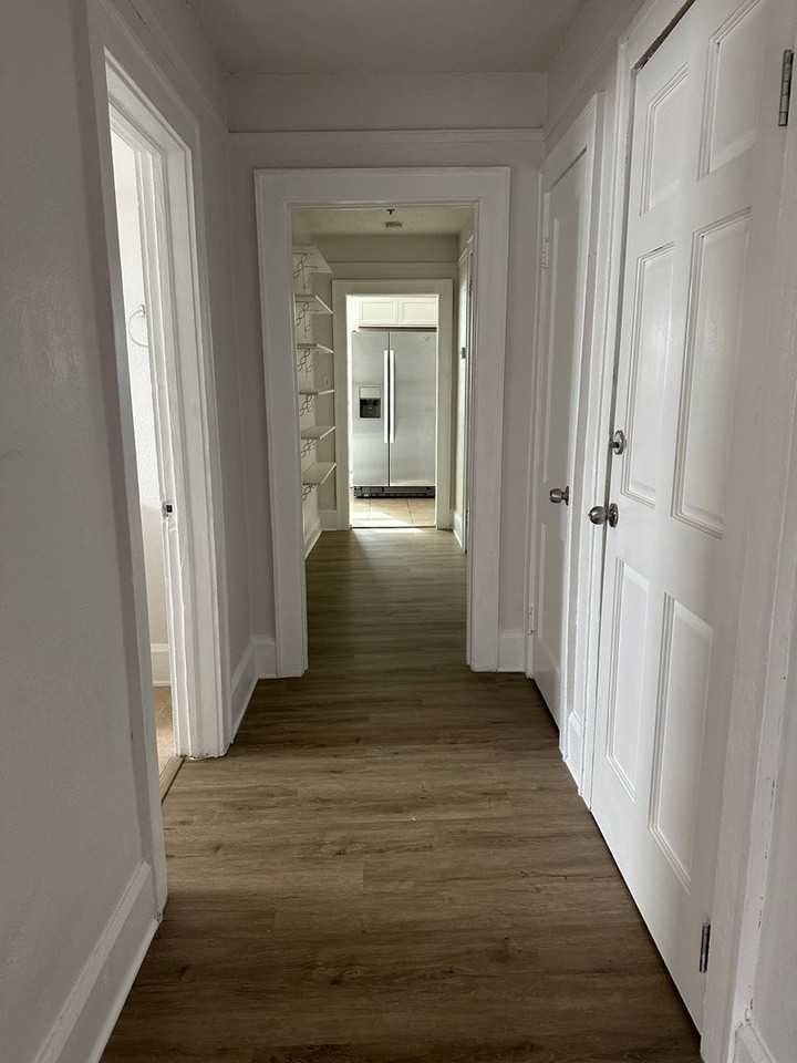 136 Avenue C Ne - Photo 6 of 10