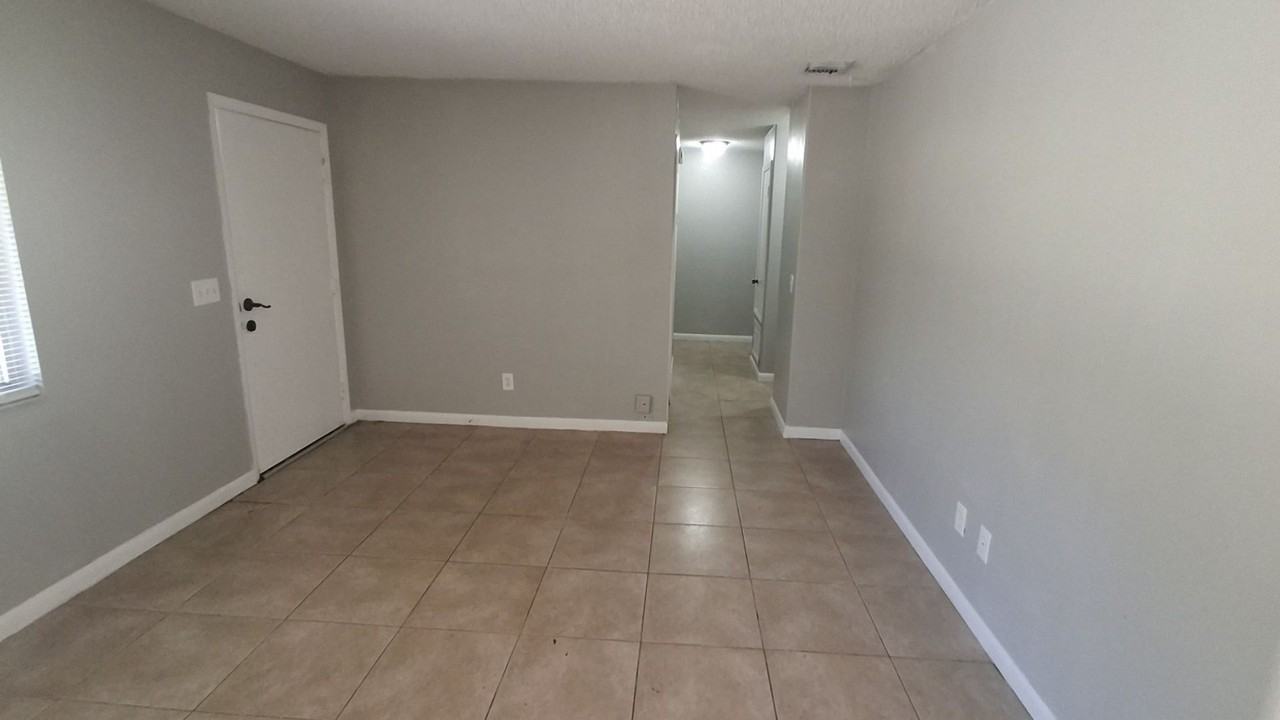 4720 Lighthouse Cir - Photo 4 of 15