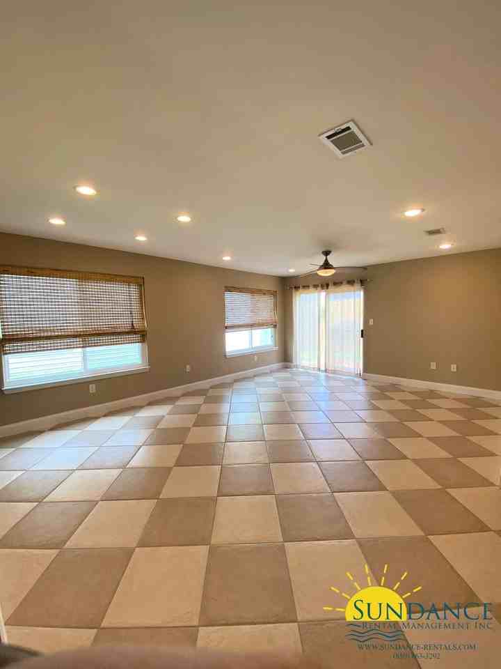 933 John Wayne Cir - Photo 3 of 13