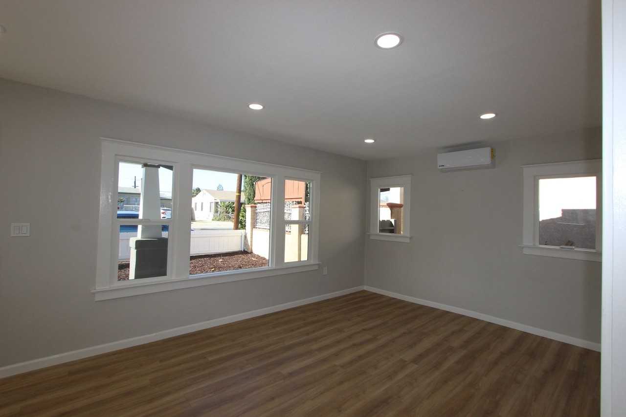 251 S 36th St - Photo 3 of 19