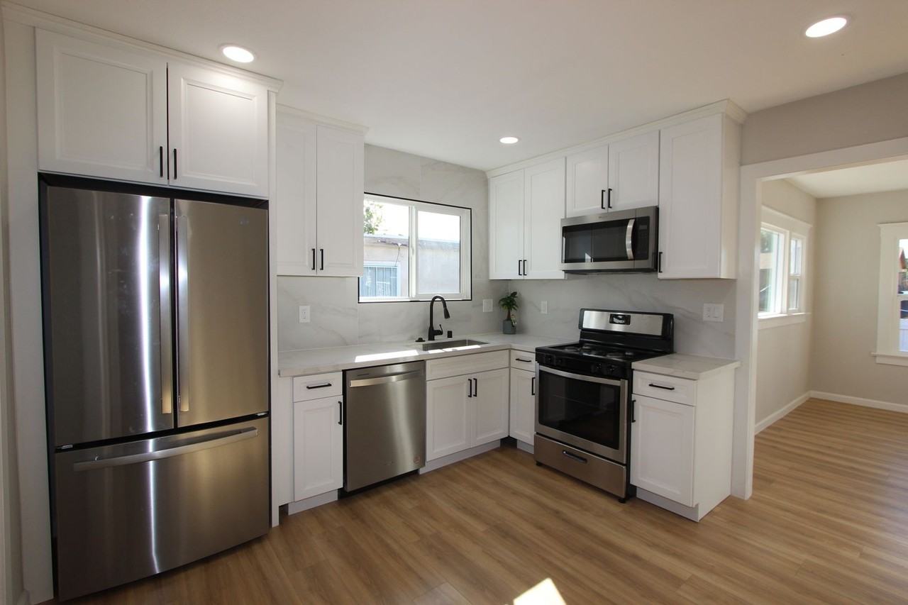 251 S 36th St - Photo 5 of 19