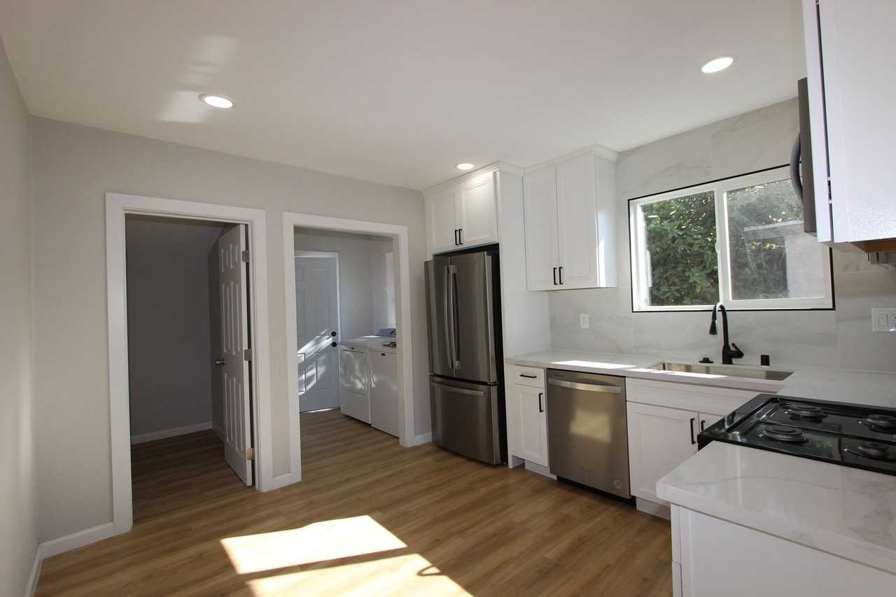 251 S 36th St - Photo 7 of 19