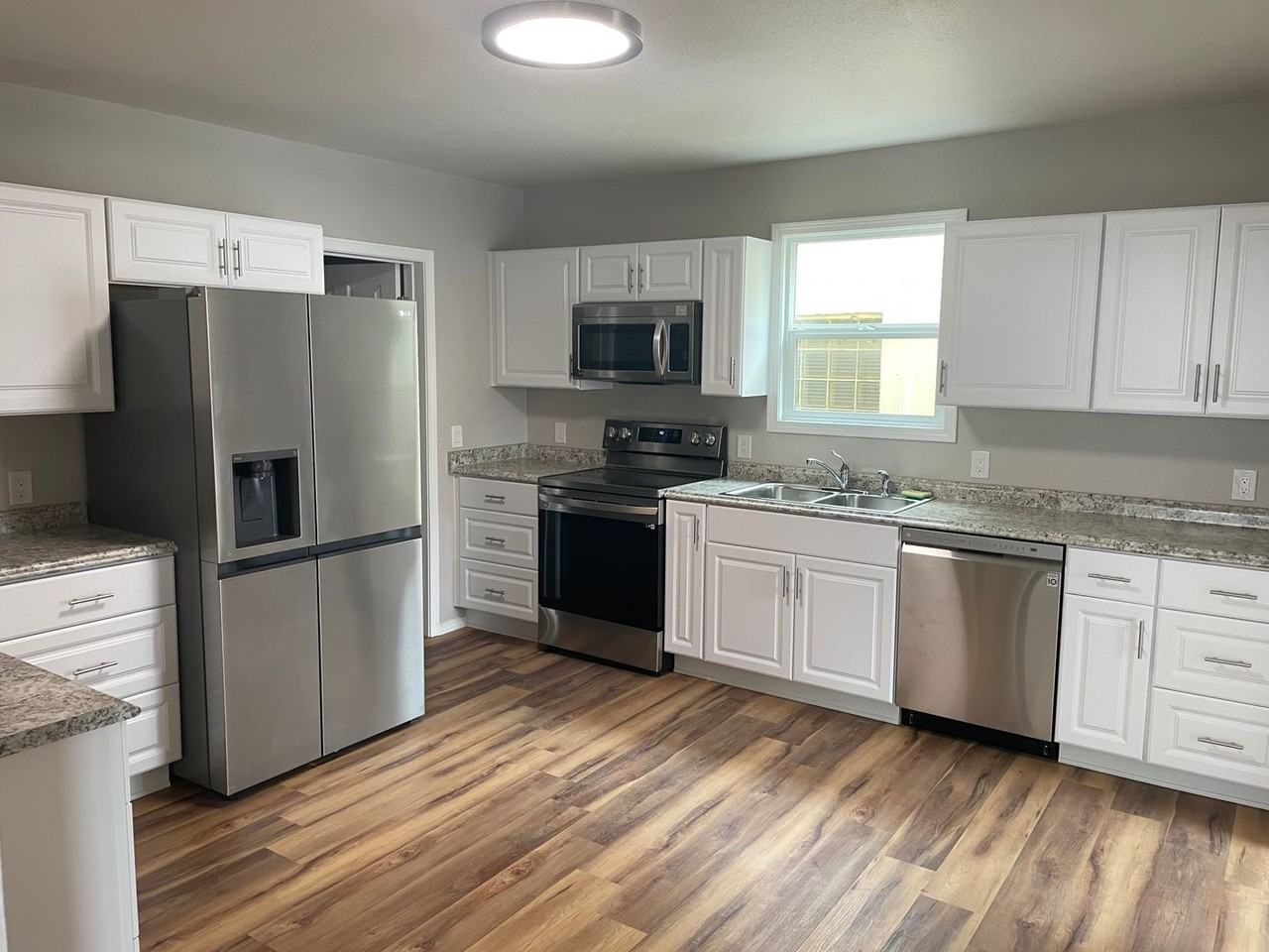 135 E Broadway - Photo 3 of 11