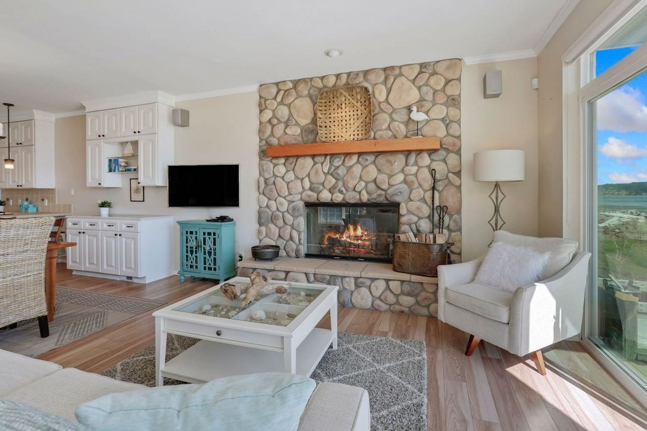 1882 Shore Ave - Photo 6 of 50