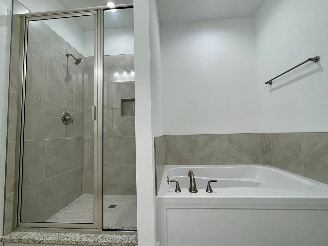 7216 Rolling Fork Rd - Photo 6 of 14