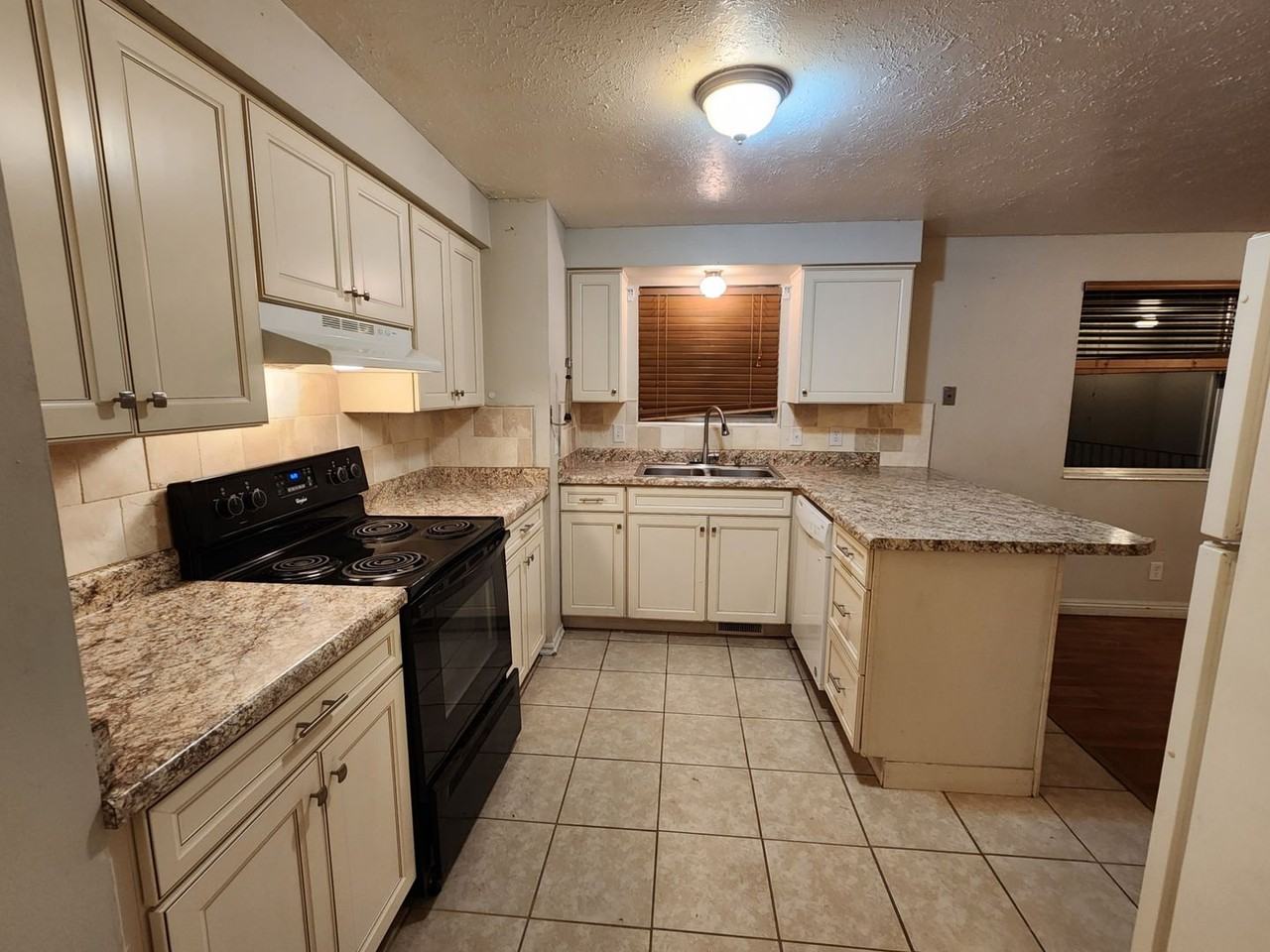 7067 W Bello Ave - Photo 6 of 27