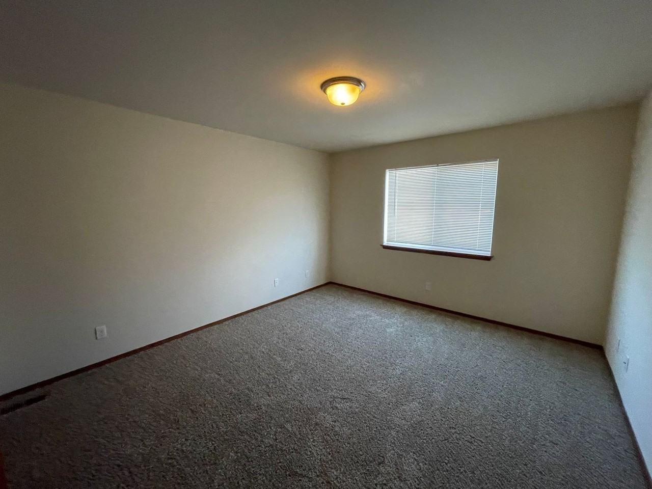 155 Ne Melrose Dr - Photo 3 of 10