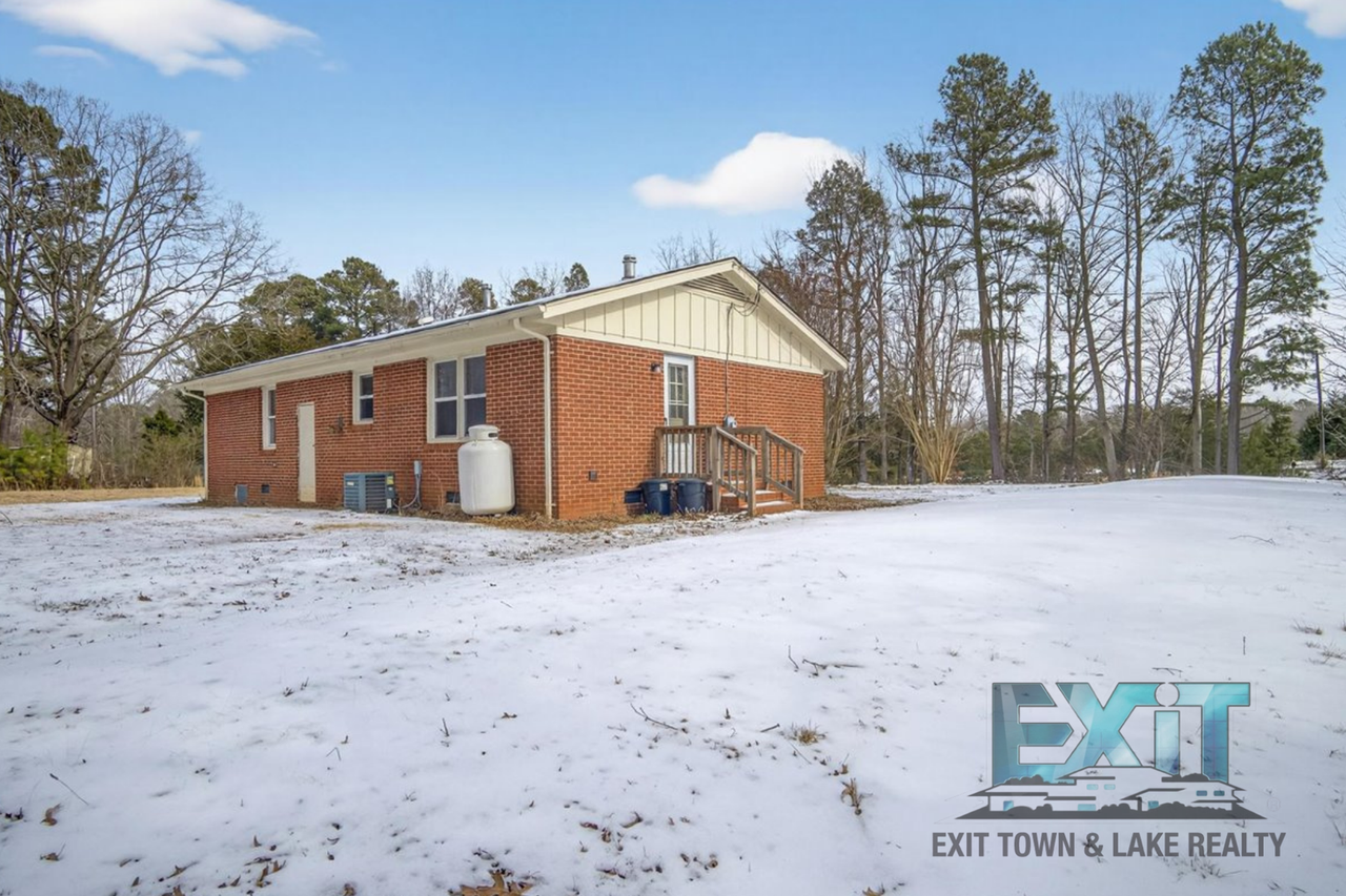 7513 Robinson Ferry Rd - Photo 2 of 22