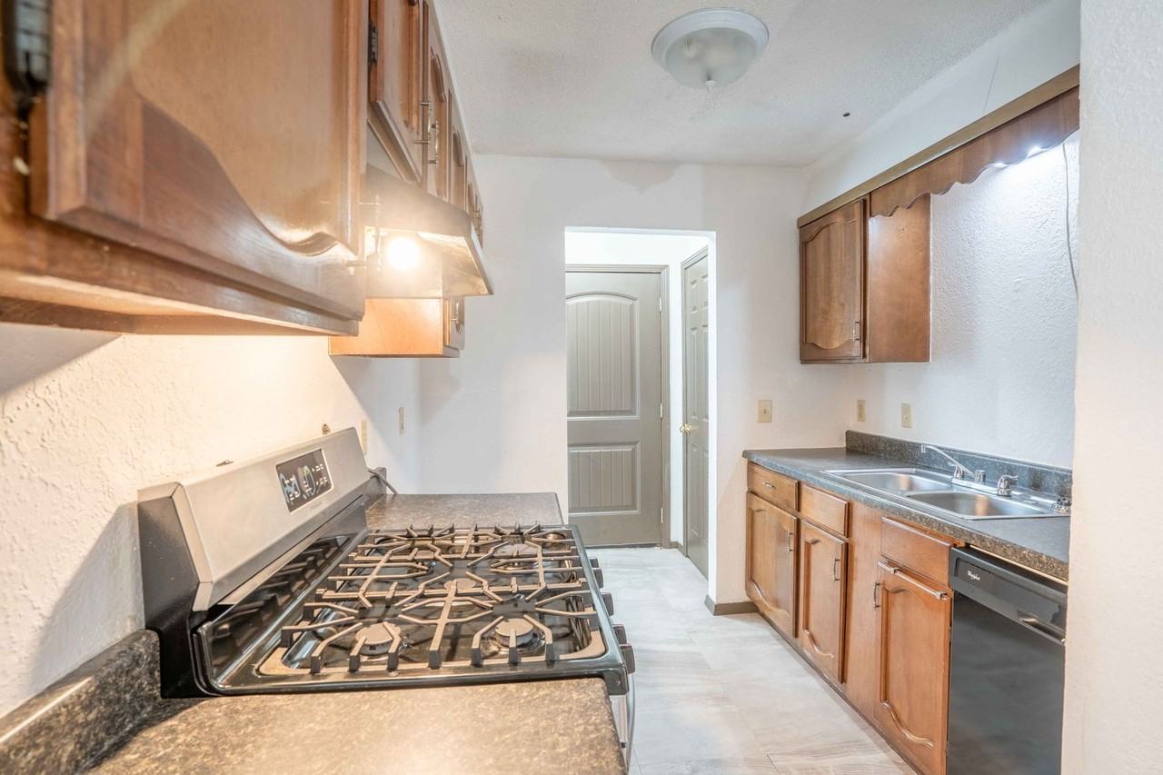 4229 4229 S 35th Ave W - Photo 3 of 15