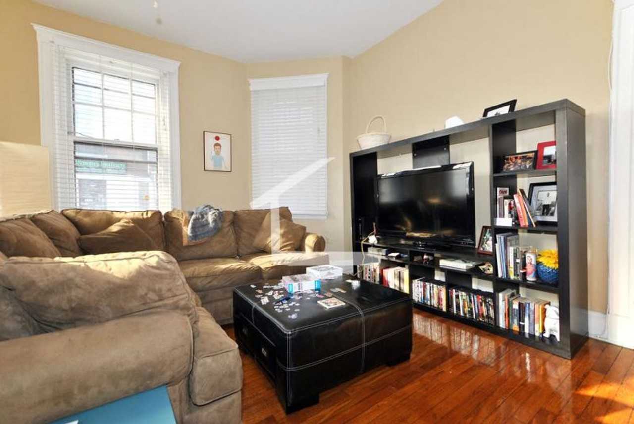 319 Allston St - Photo 3 of 9