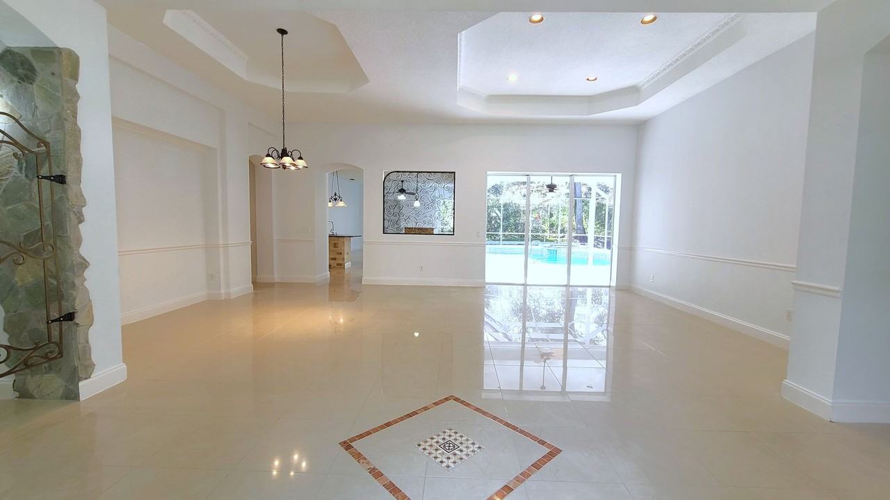 17914 Holly Brook Dr - Photo 3 of 37