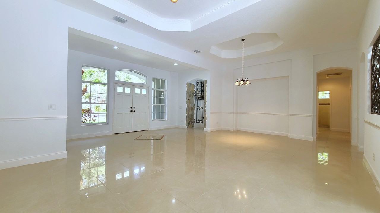 17914 Holly Brook Dr - Photo 4 of 37