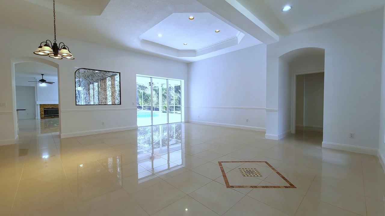 17914 Holly Brook Dr - Photo 7 of 37