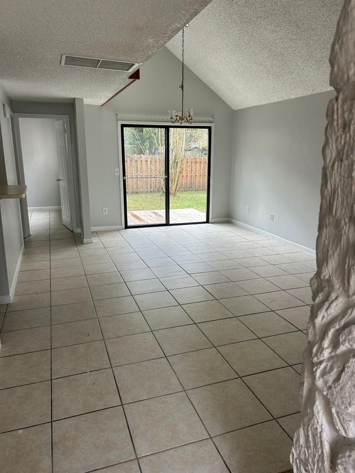 6742 Periwinkle Dr - Photo 7 of 19