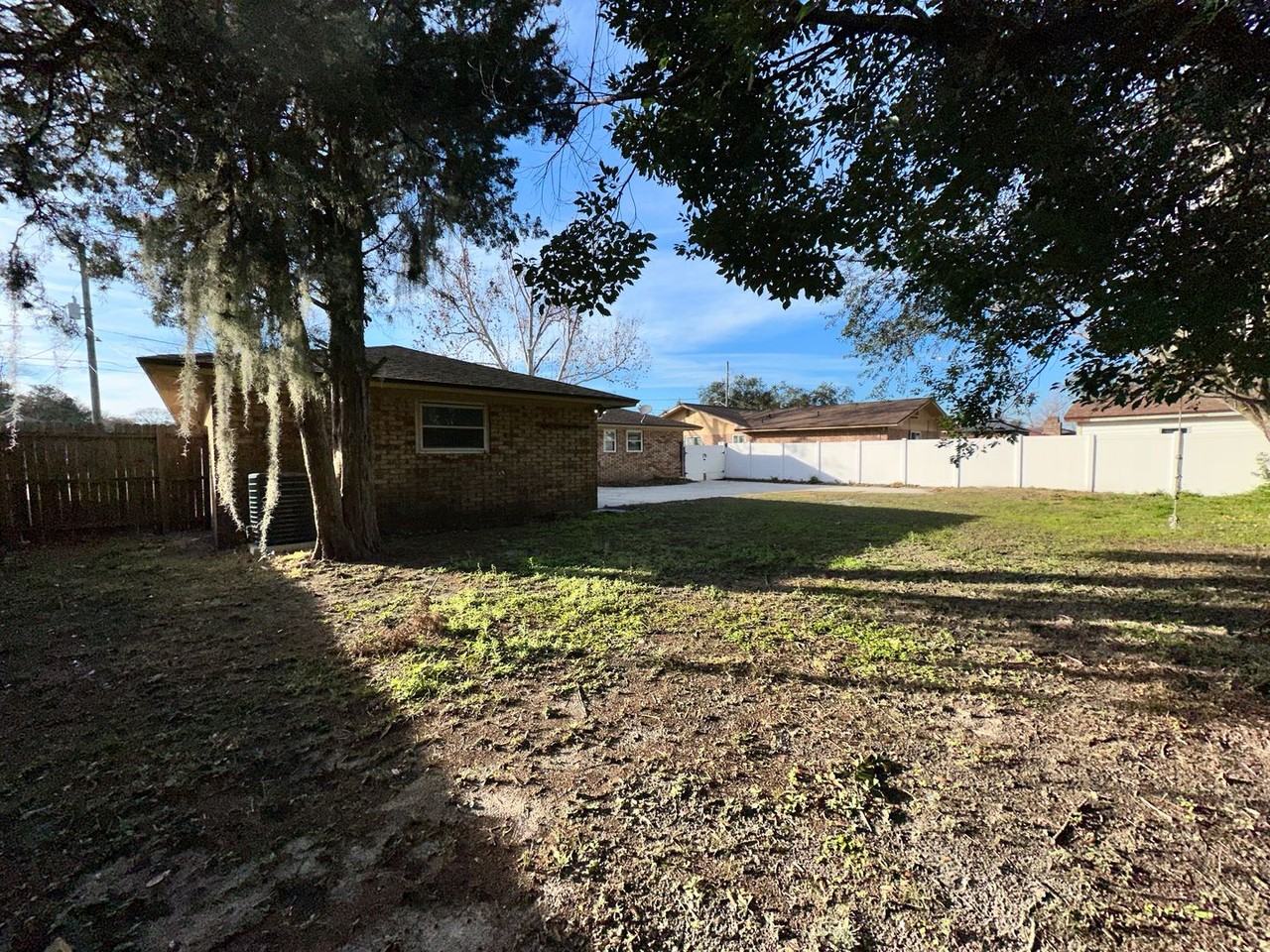 3135 Sabal Palm Dr - Photo 2 of 21