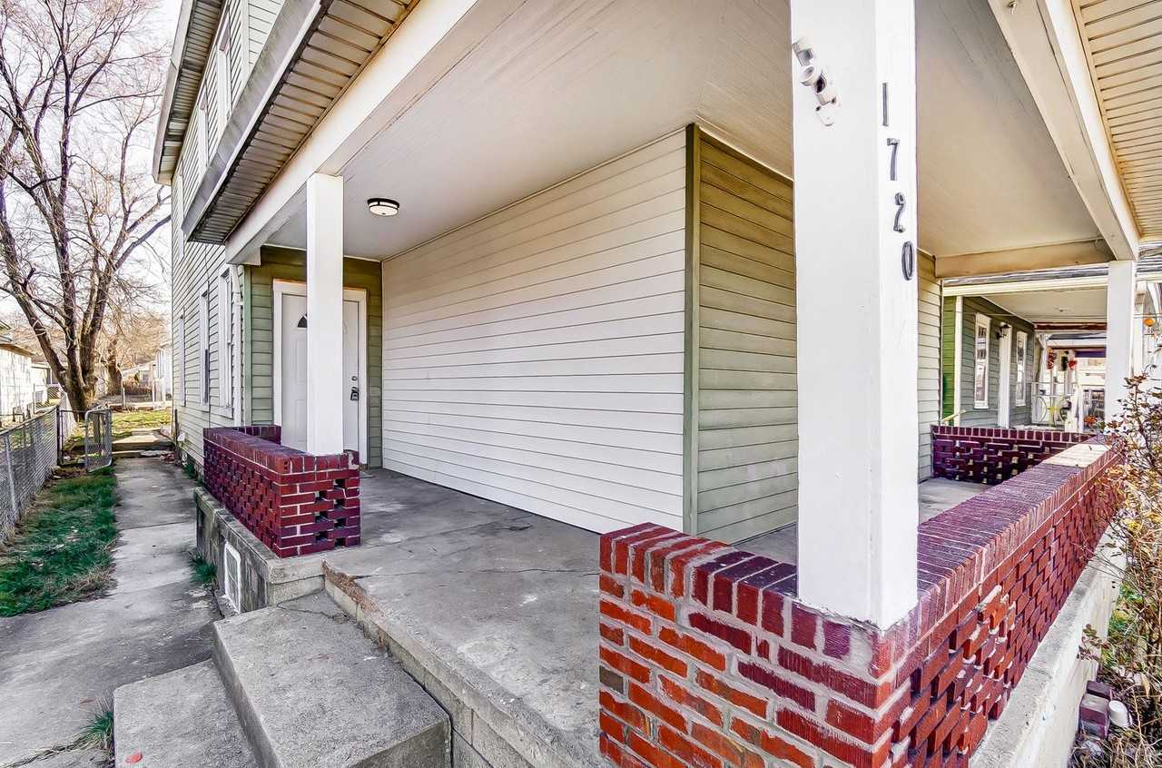 1720 Shuler Ave - Photo 4 of 33